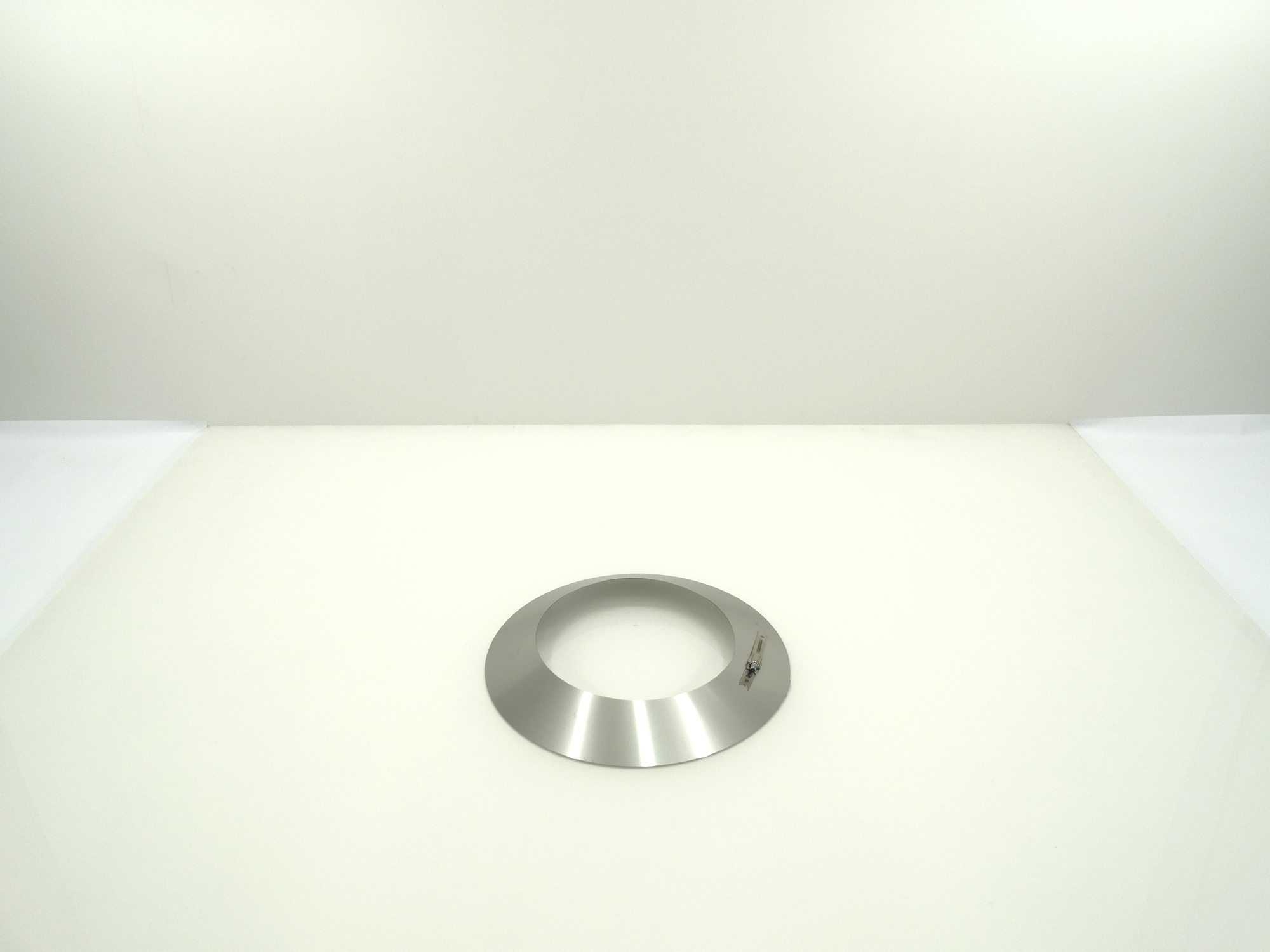 thumbnail: Lirast Kunststof Wandflens 100 Mm Met Terugslagklep - Voor Ventilatiebuis Muurdoorvoer