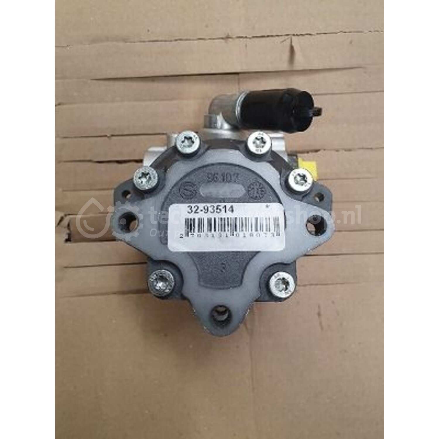 URW Servo pomp voor o.a. Land Rover - 32-93514 | Werkwijze: Hydraulisch ...