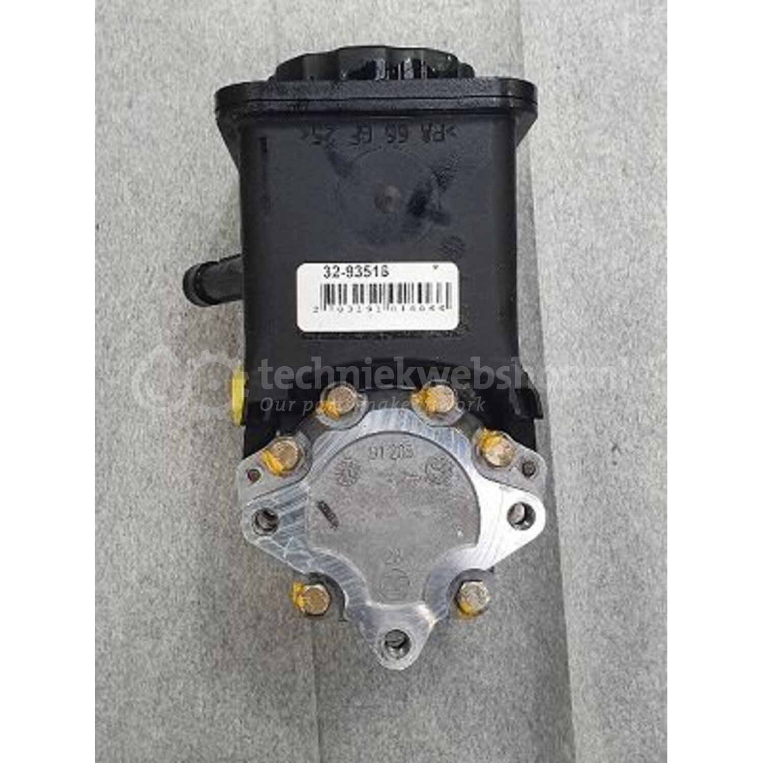 URW Servo pomp voor o.a. Land Rover - 32-93516 | Werkwijze: Hydraulisch ...