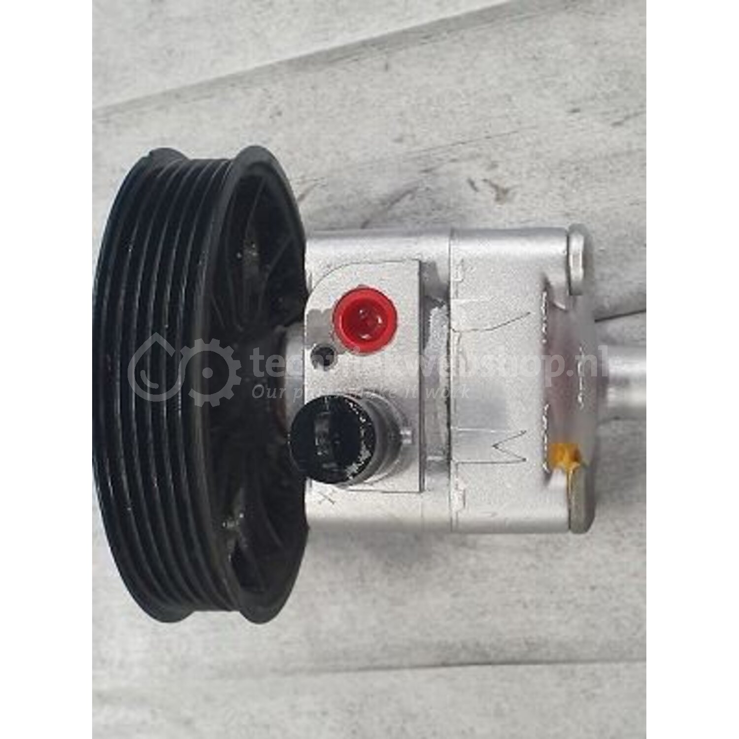 URW Servo pomp voor o.a. Volvo - 32-84535 | Werkwijze: Hydraulisch ...